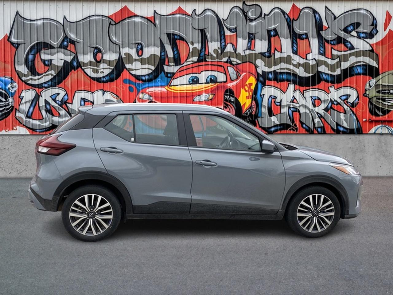 2024 Nissan Kicks SV, AUTO, CLEAN CARFAX, HEATED CLOTH, BACK UP CAM! Photo