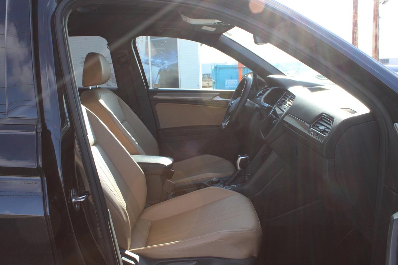 2022 Volkswagen Tiguan Comfortline R-Line Black 4MOTION   No Accident   B Photo