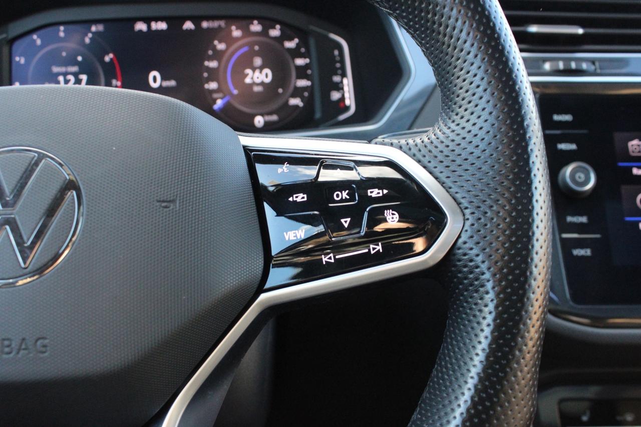 2022 Volkswagen Tiguan Comfortline R-Line Black 4MOTION   No Accident   B Photo