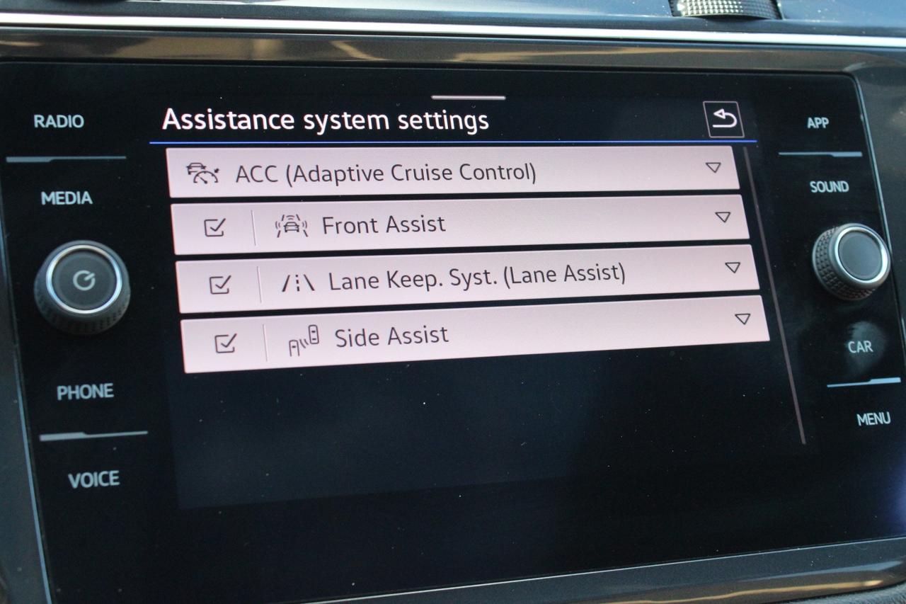 2022 Volkswagen Tiguan Comfortline R-Line Black 4MOTION   No Accident   B Photo