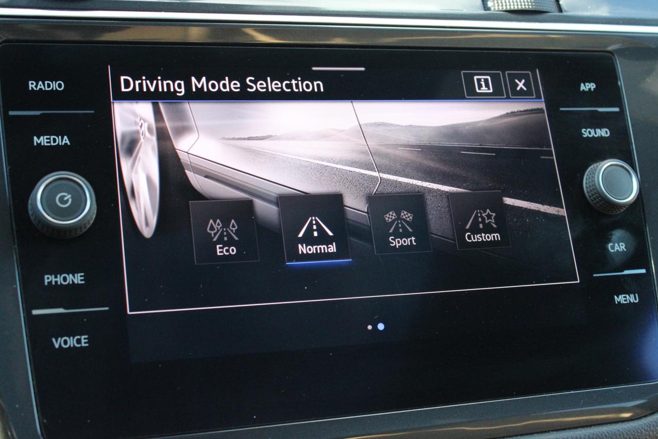 2022 Volkswagen Tiguan Comfortline R-Line Black 4MOTION   No Accident   B Photo