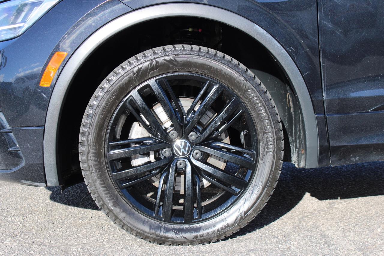 2022 Volkswagen Tiguan Comfortline R-Line Black 4MOTION   No Accident   B Photo