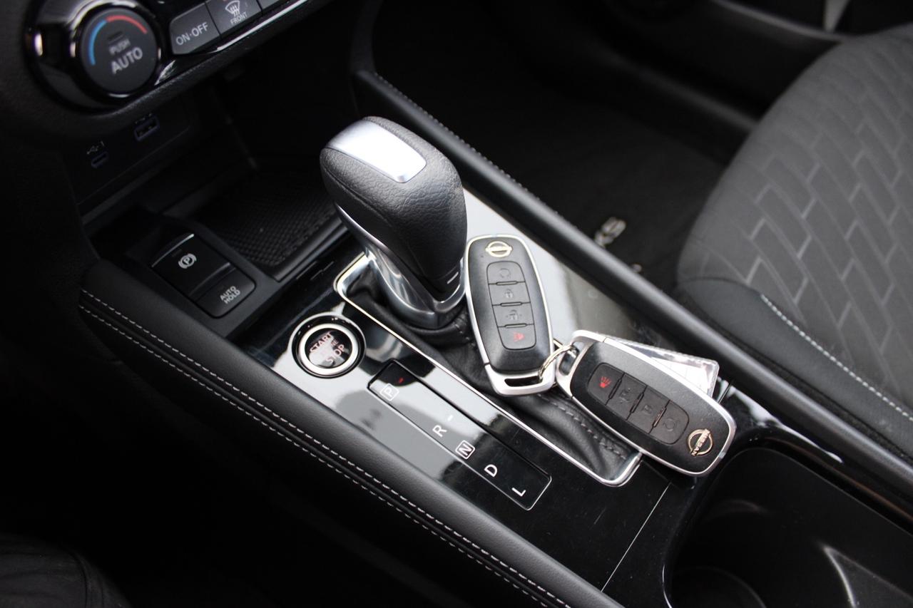 2023 Nissan Kicks SV No Accident Clean Carfax Low KM Photo