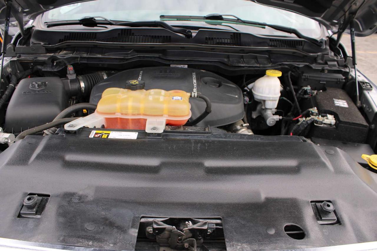 2019 RAM 1500 CLASSIC Crew Cab Ecodiesel 4WD No Accident Photo