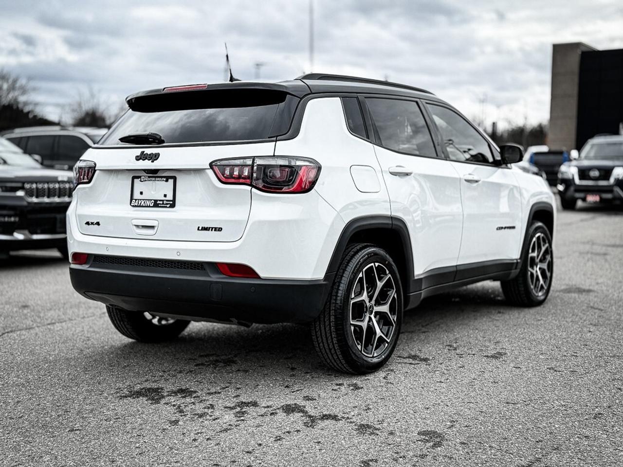 2025 Jeep Compass Limited   PANO ROOF   ALPINE AUDIO   HEATED SEATS Photo4