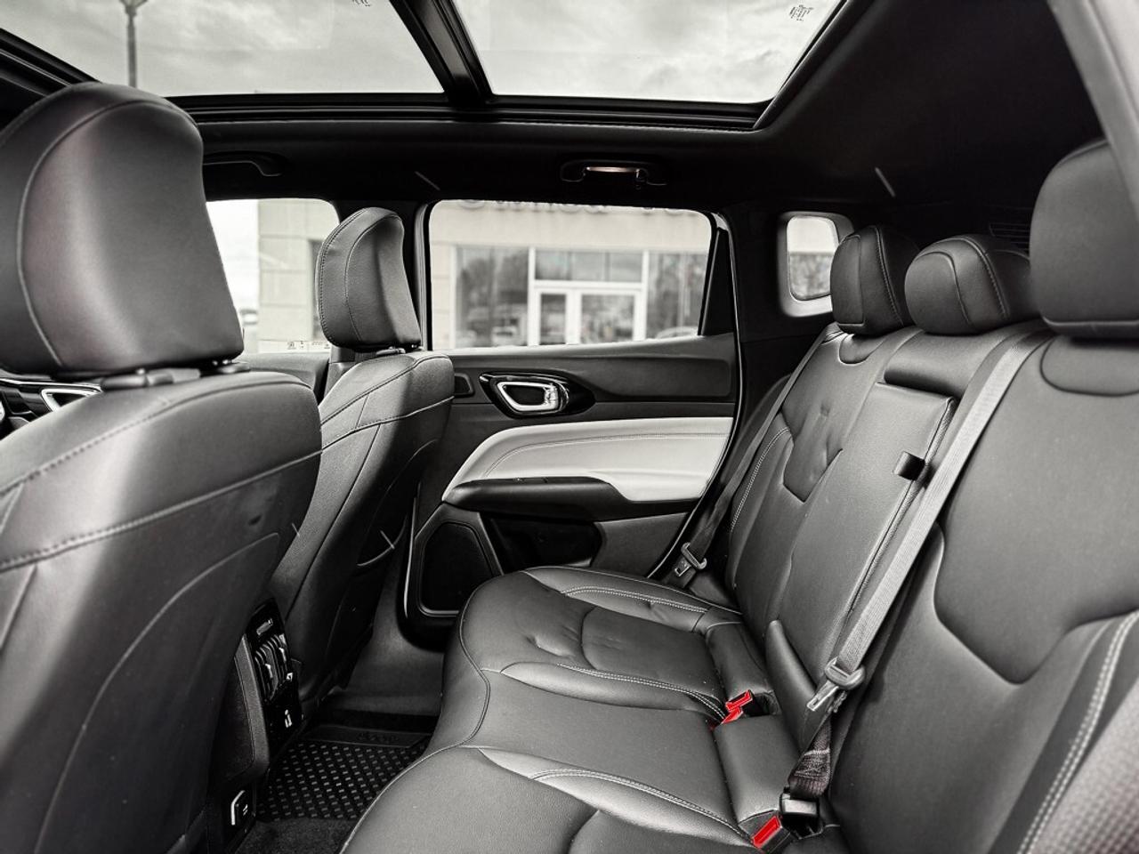 2025 Jeep Compass Limited   PANO ROOF   ALPINE AUDIO   HEATED SEATS Photo