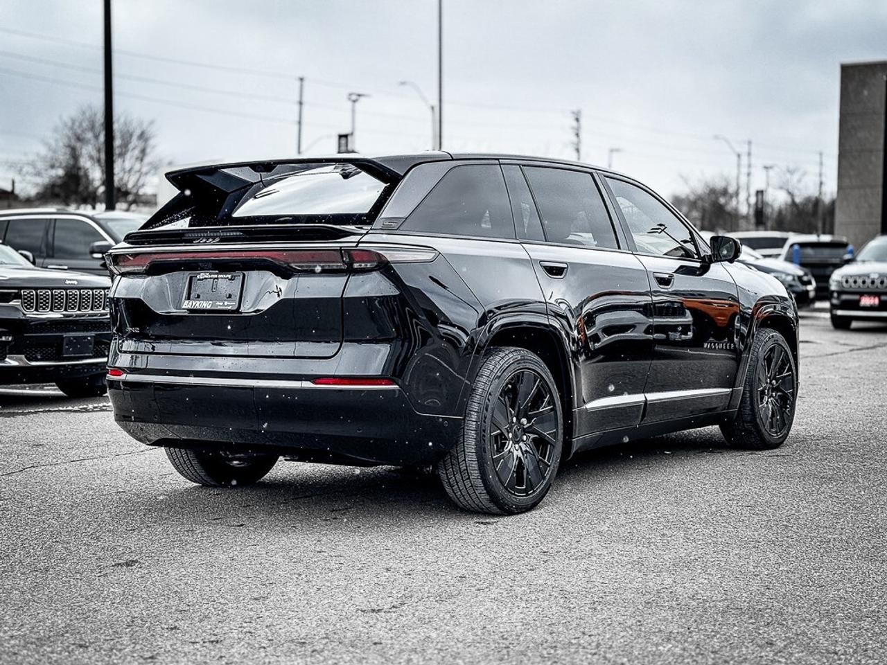 2025 Jeep Wagoneer S PASSENGER DISPLAY   TOW GROUP   MASSAGE SEATING Photo