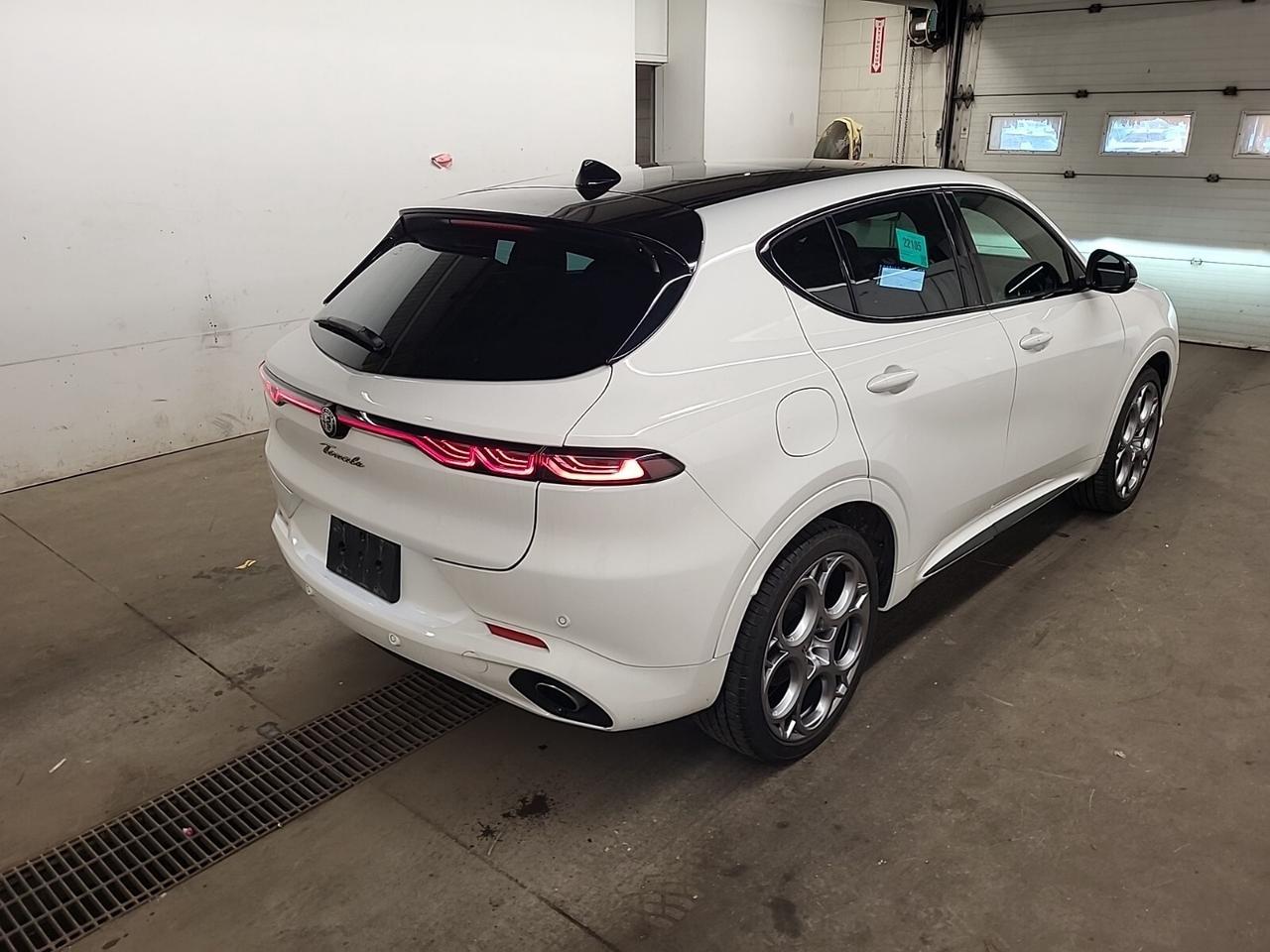 2025 Alfa Romeo Tonale PHEV Tributo   AWD   SUNROOF   HEATED SEATS   BLINDSPOT Photo