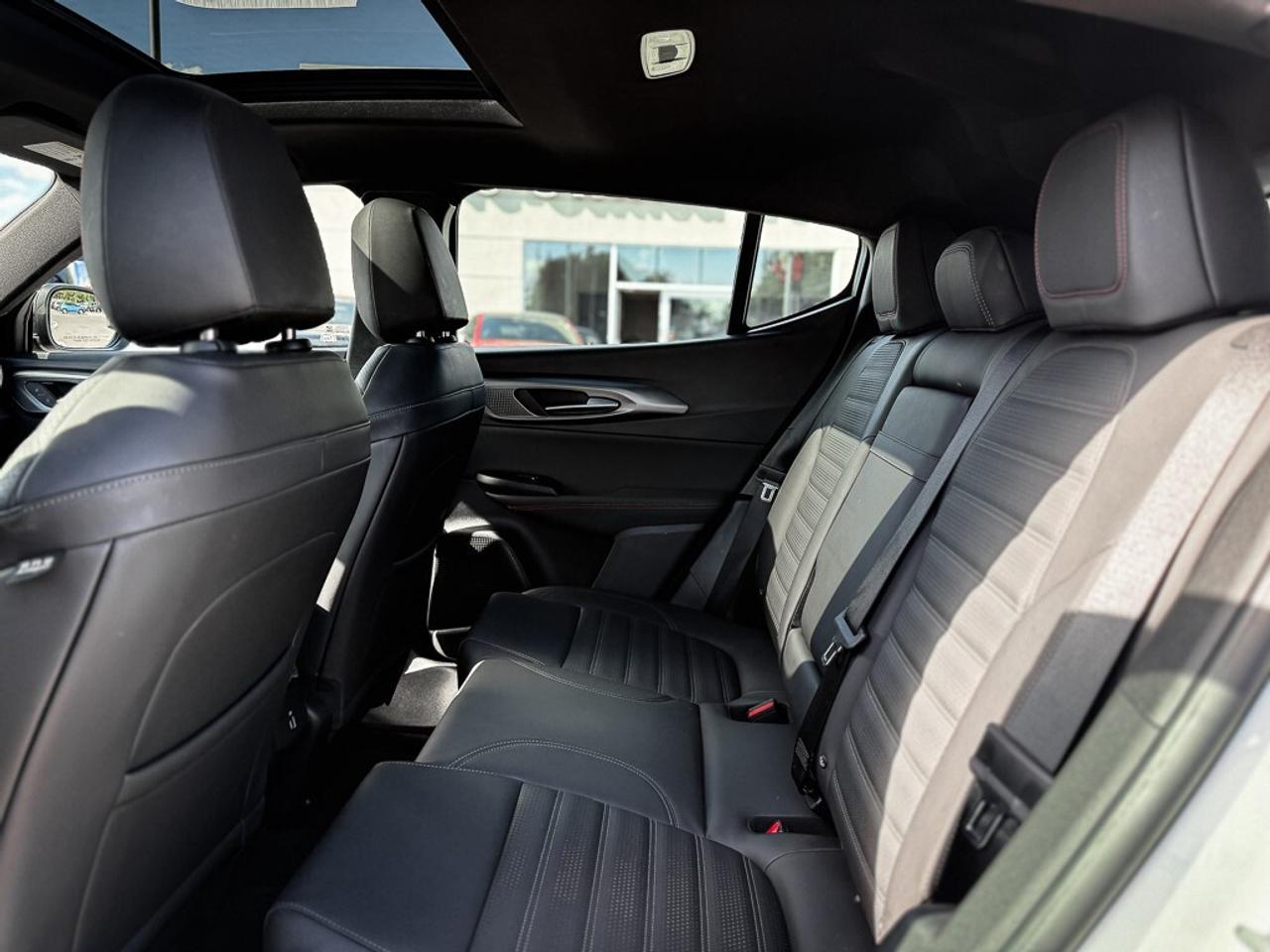 2025 Alfa Romeo Tonale PHEV Tributo   AWD   SUNROOF   HEATED SEATS   BLINDSPOT Photo