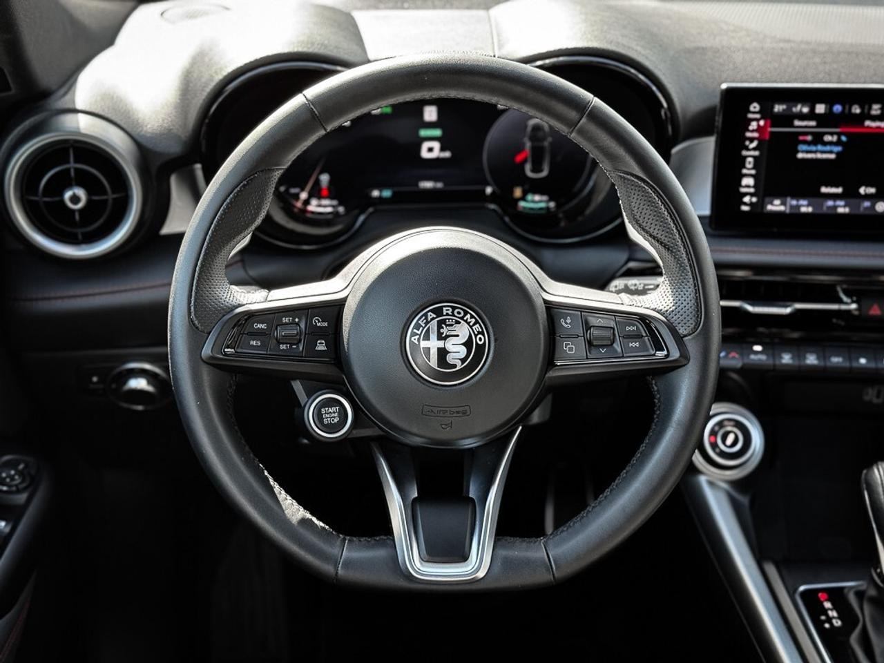 2025 Alfa Romeo Tonale PHEV Tributo   AWD   SUNROOF   HEATED SEATS   BLINDSPOT Photo