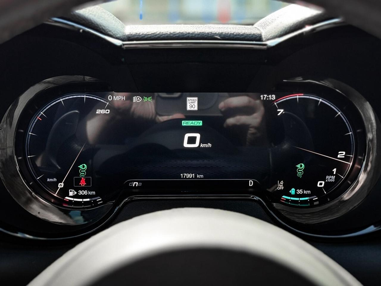 2025 Alfa Romeo Tonale PHEV Tributo   AWD   SUNROOF   HEATED SEATS   BLINDSPOT Photo