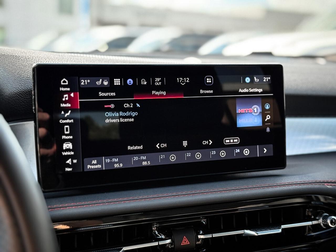 2025 Alfa Romeo Tonale PHEV Tributo   AWD   SUNROOF   HEATED SEATS   BLINDSPOT Photo