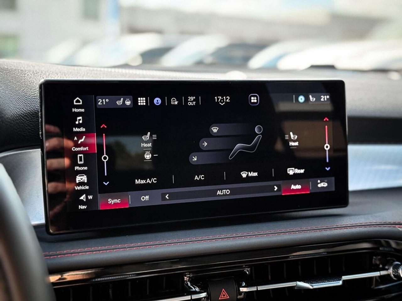 2025 Alfa Romeo Tonale PHEV Tributo   AWD   SUNROOF   HEATED SEATS   BLINDSPOT Photo
