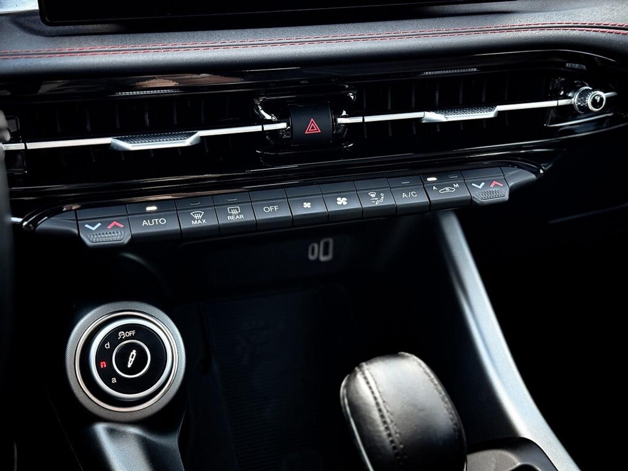 2025 Alfa Romeo Tonale PHEV Tributo   AWD   SUNROOF   HEATED SEATS   BLINDSPOT Photo