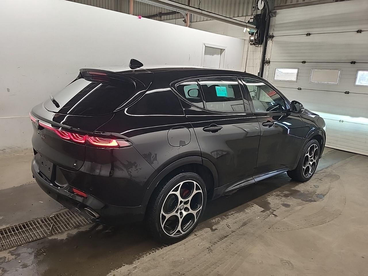 2025 Alfa Romeo Tonale PHEV VELOCE   SUNROOF   HEATED LEATHER   BLINDSPOT Photo