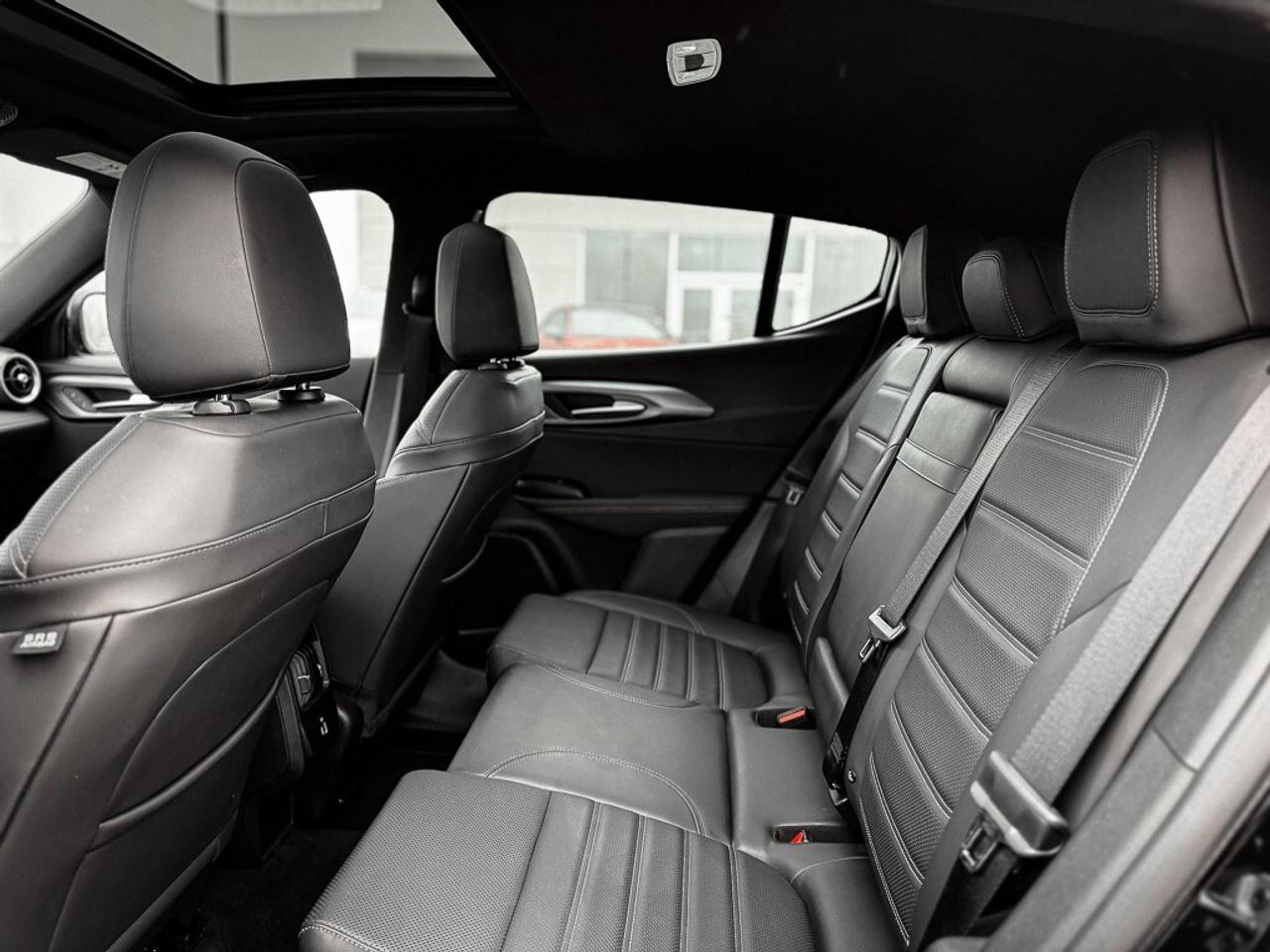 2025 Alfa Romeo Tonale PHEV VELOCE   SUNROOF   HEATED LEATHER   BLINDSPOT Photo