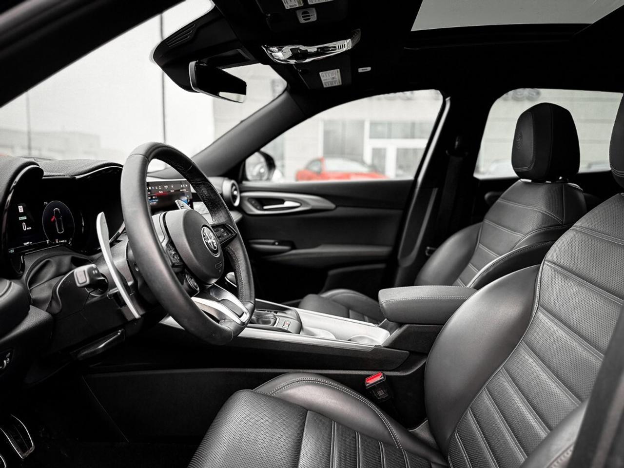 2025 Alfa Romeo Tonale PHEV VELOCE   SUNROOF   HEATED LEATHER   BLINDSPOT Photo