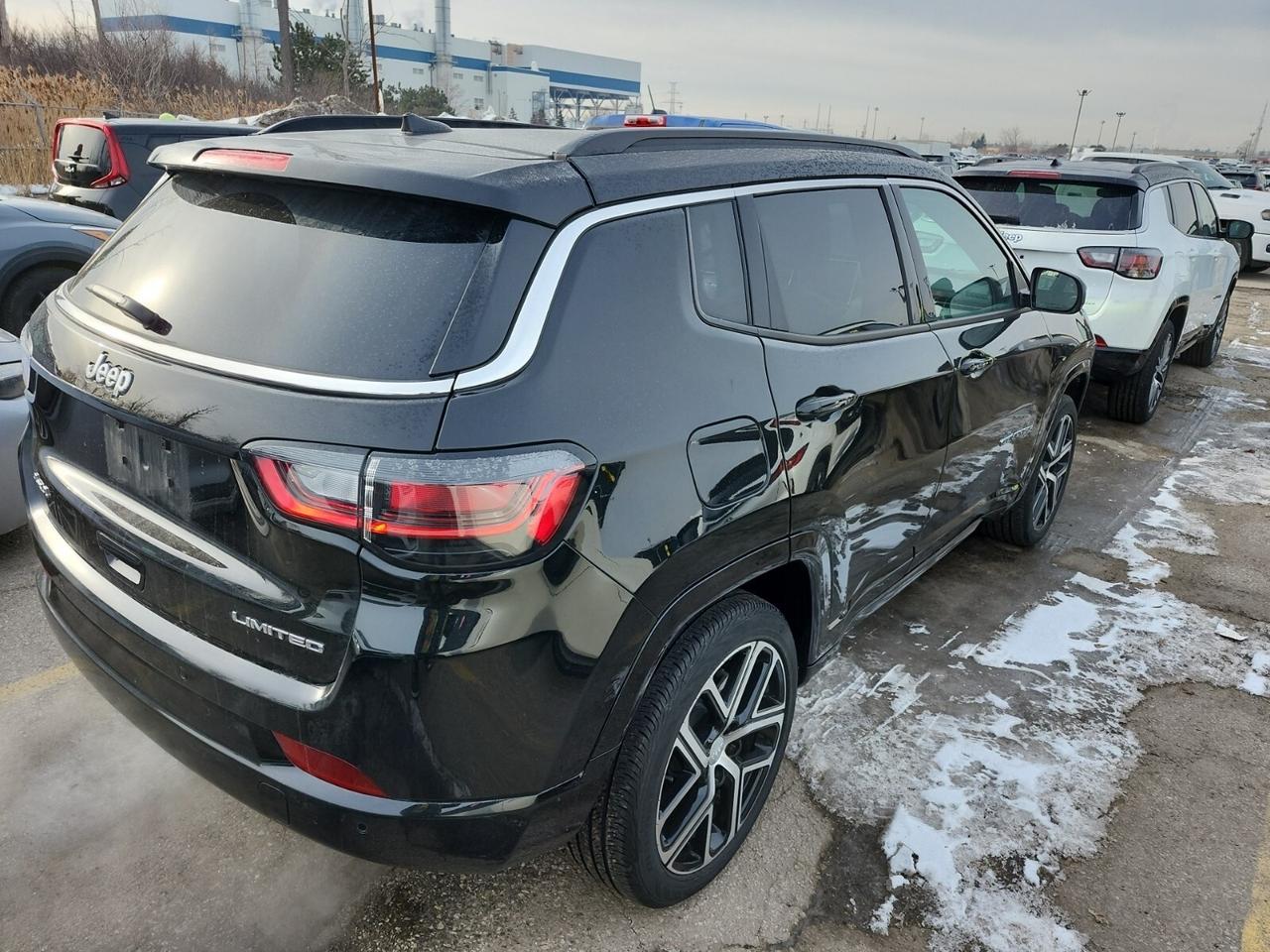 2024 Jeep Compass Limited   ELITE EXTERIOR GROUP   PANO ROOF   ALPIN Photo