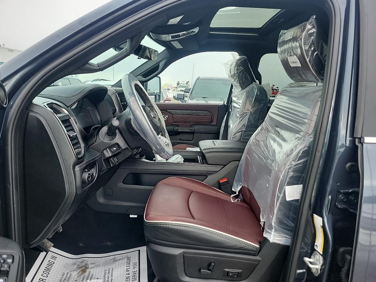 2026 RAM 3500 Limited   CREW   DUALLY   LEVEL 1   5TH WHEEL PREP Photo2