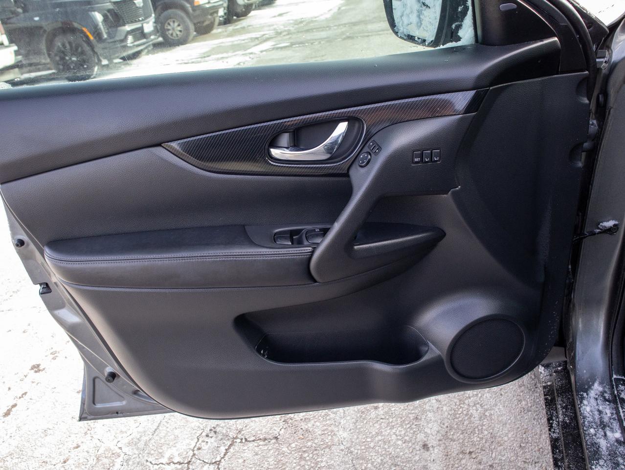 2017 Nissan Rogue - Seat Memory   Rear Defrost Photo