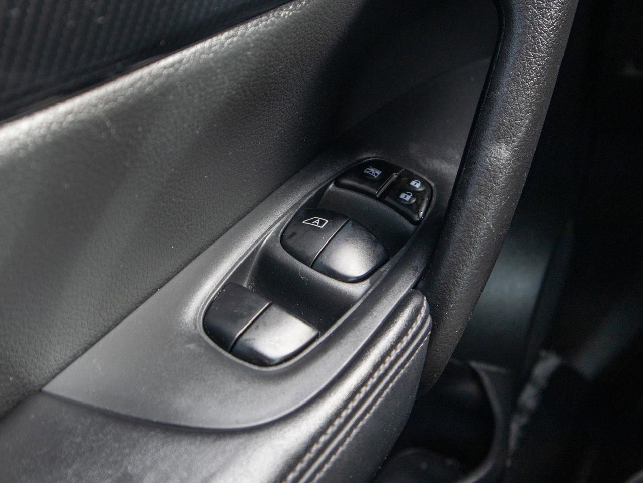 2017 Nissan Rogue - Seat Memory   Rear Defrost Photo