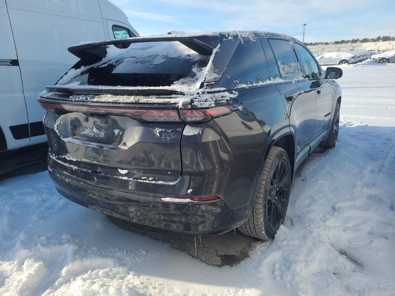 2024 Jeep Wagoneer S Launch Edition   PASSENGER DISPLAY   HEATED/VENTED Photo