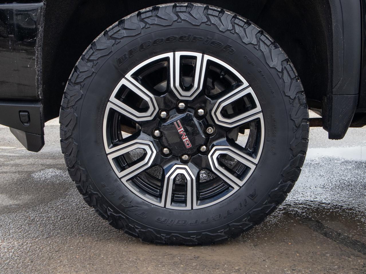 2022 GMC SIERRA 2500HD AT4 - Heated and Cooled Seats   Remote Start Photo