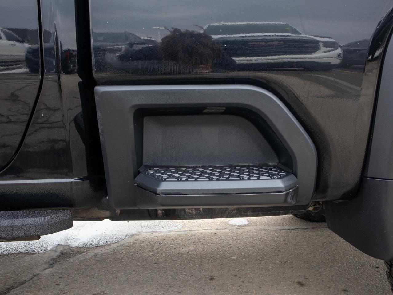 2022 GMC SIERRA 2500HD AT4 - Heated and Cooled Seats   Remote Start Photo