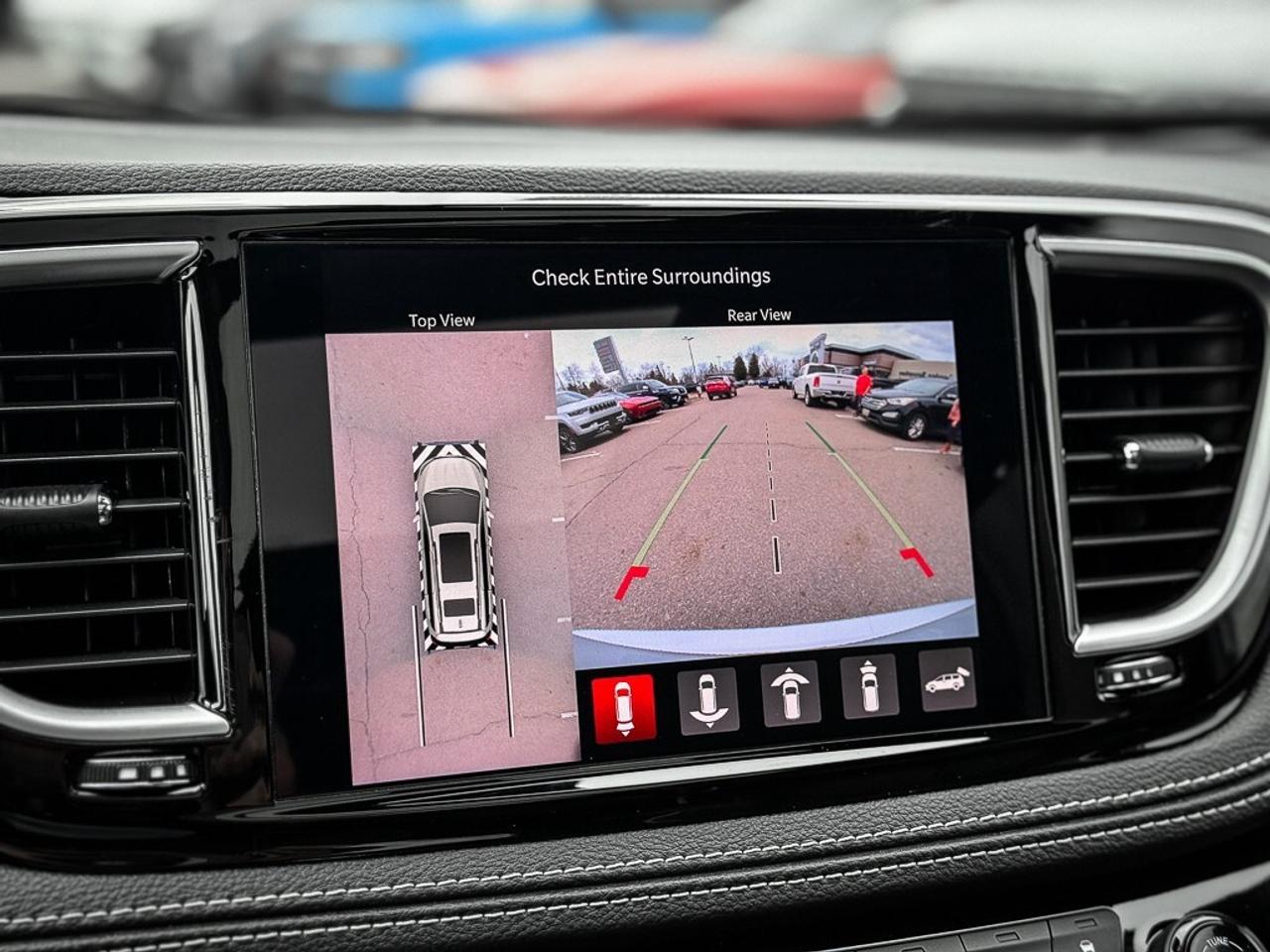2024 Chrysler Pacifica Limited   S APPEARANCE   THEATER GROUP   360 CAM Photo