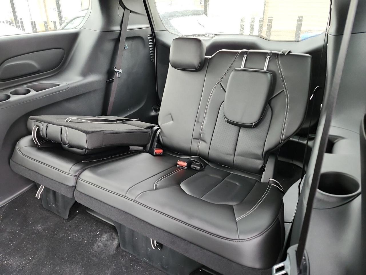 2025 Chrysler Grand Caravan SXT   PWR DOORS   REMOTE START   BLINDSPOT   LANE Photo4