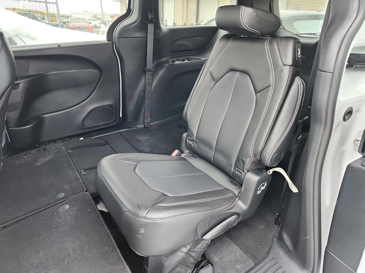 2025 Chrysler Grand Caravan SXT   PWR DOORS   REMOTE START   BLINDSPOT   LANE Photo