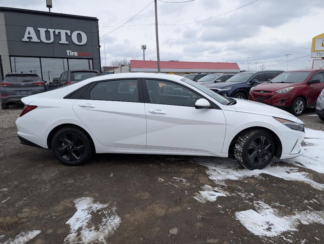 2023 Hyundai Elantra Preferred TECH PKG  NAV   SUNROOF   CAMERA  HTD SE Photo