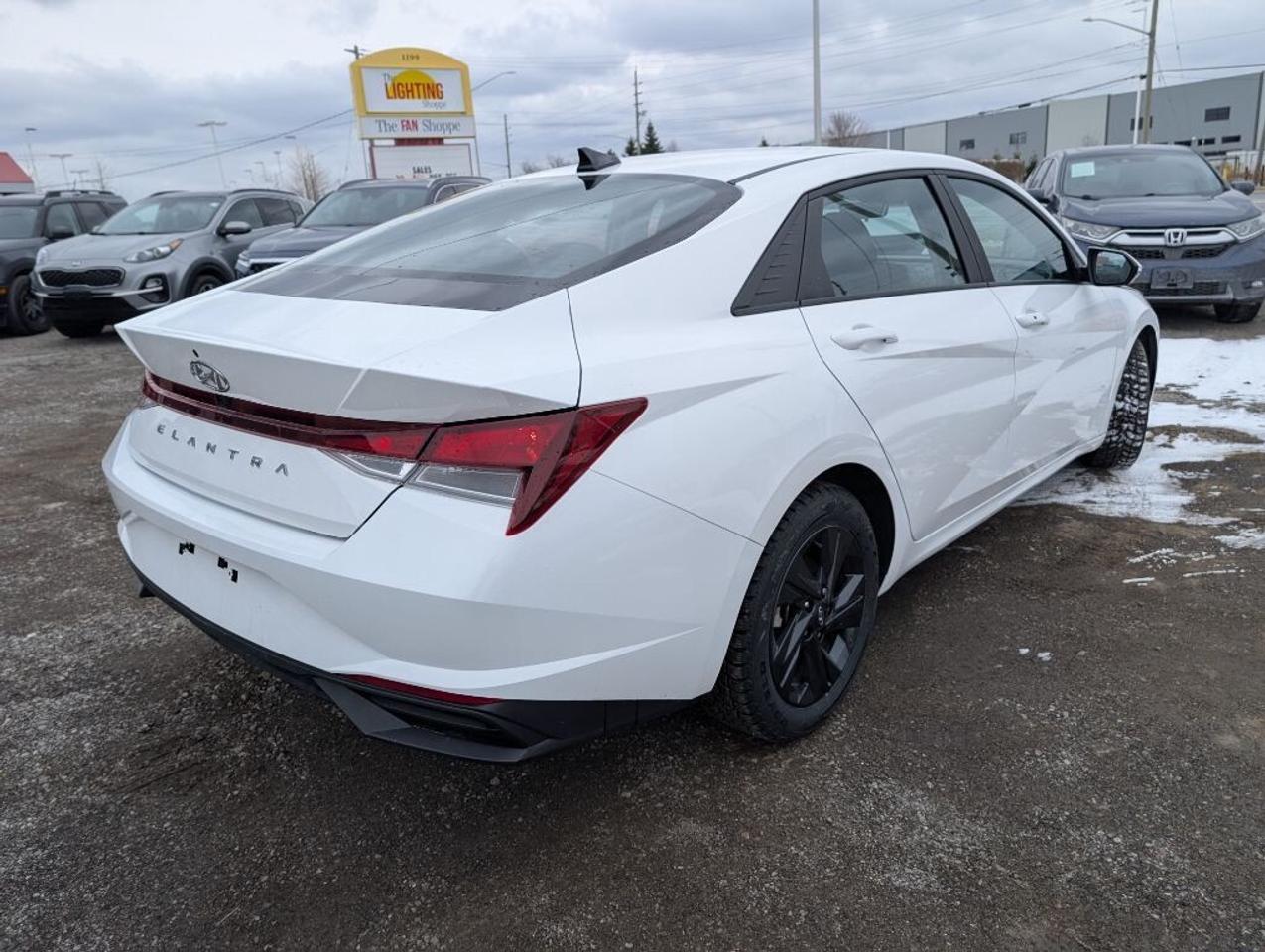 2023 Hyundai Elantra Preferred TECH PKG  NAV   SUNROOF   CAMERA  HTD SE Photo