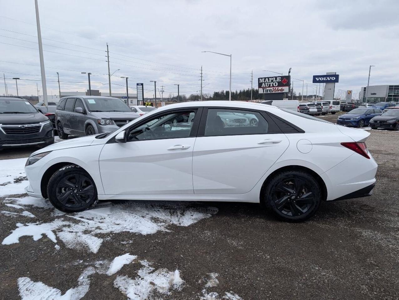 2023 Hyundai Elantra Preferred TECH PKG  NAV   SUNROOF   CAMERA  HTD SE Photo