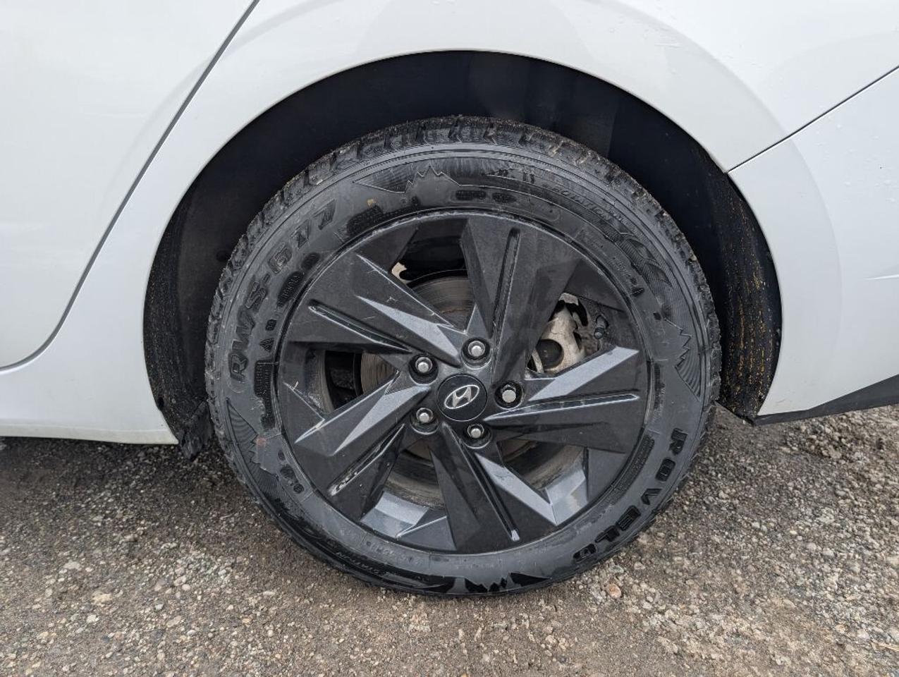 2023 Hyundai Elantra Preferred TECH PKG  NAV   SUNROOF   CAMERA  HTD SE Photo