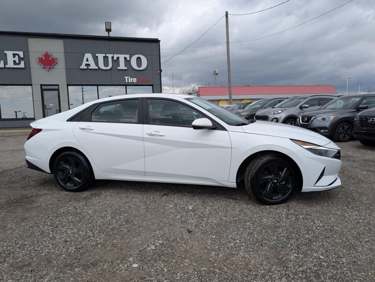 2023 Hyundai Elantra Preferred TECH PKG  NAV   SUNROOF   CAMERA  HTD SE Photo