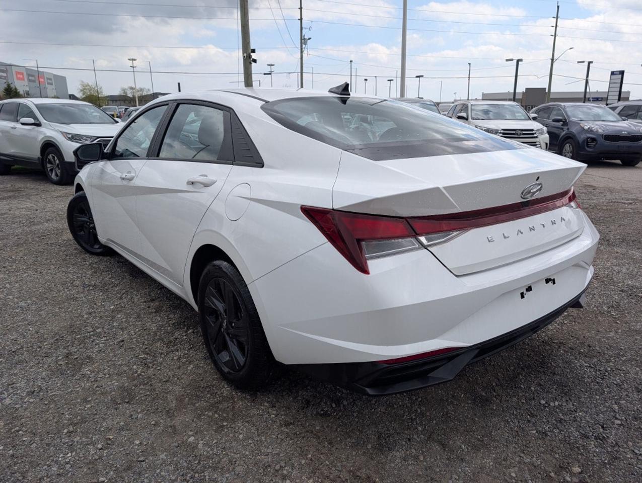 2023 Hyundai Elantra Preferred TECH PKG  NAV   SUNROOF   CAMERA  HTD SE Photo