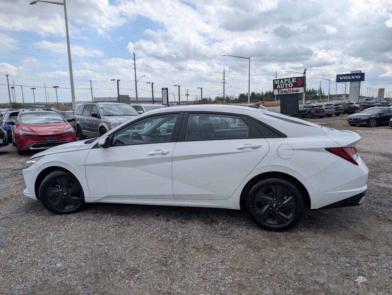 2023 Hyundai Elantra Preferred TECH PKG  NAV   SUNROOF   CAMERA  HTD SE Photo