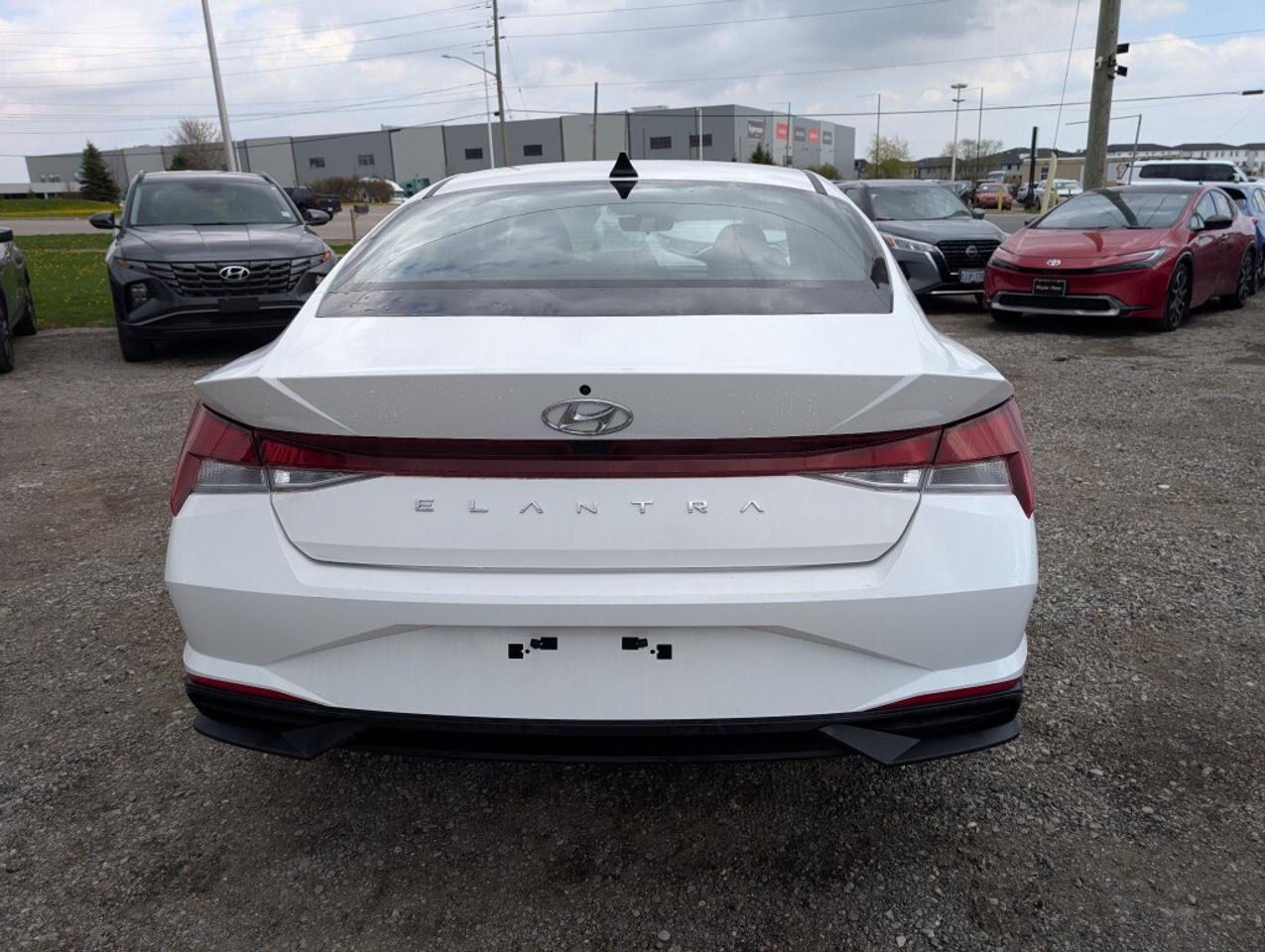 2023 Hyundai Elantra Preferred TECH PKG  NAV   SUNROOF   CAMERA  HTD SE Photo