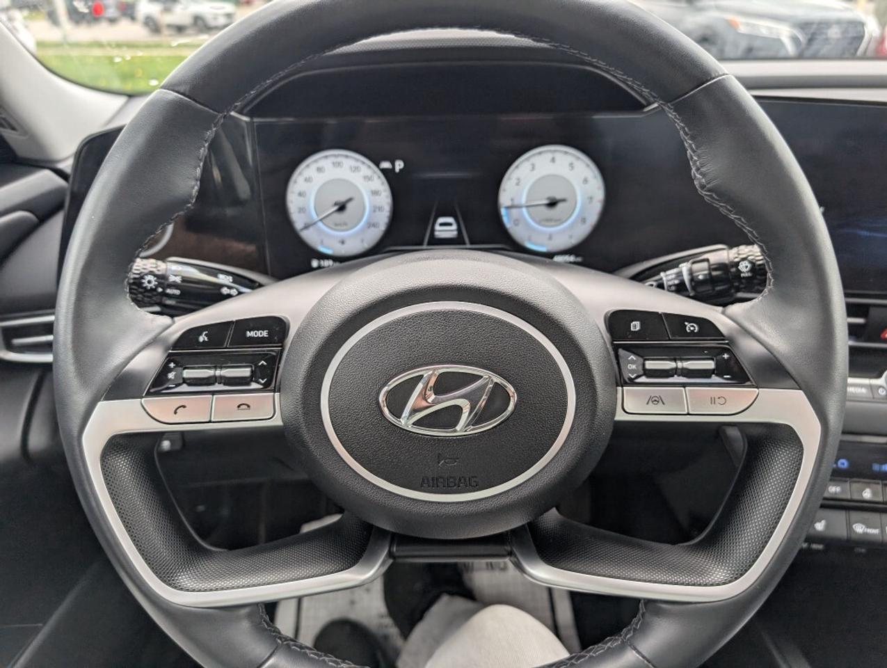 2023 Hyundai Elantra Preferred TECH PKG  NAV   SUNROOF   CAMERA  HTD SE Photo