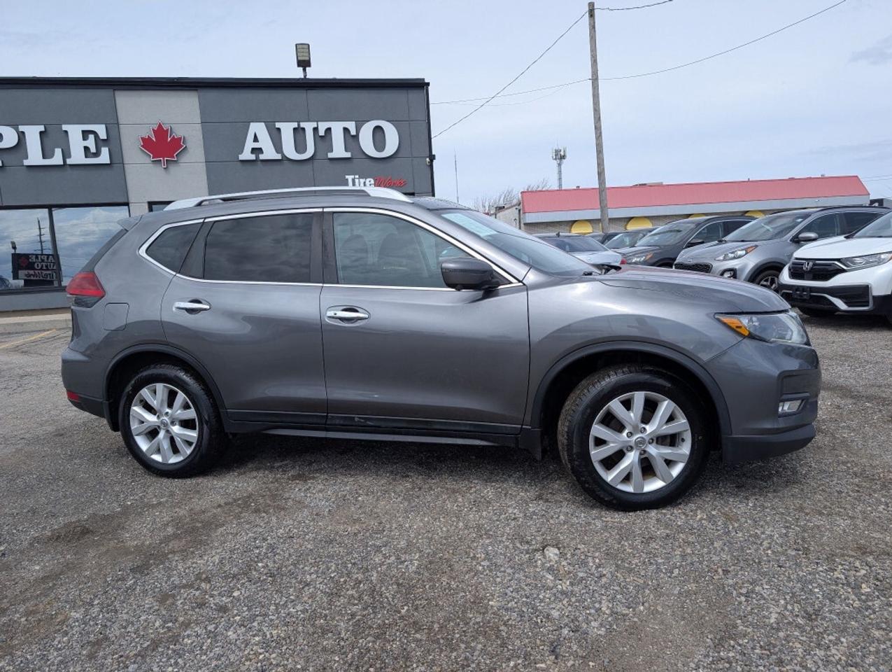 2017 Nissan Rogue SV TECH AWD   NAV   PANOROOF   CAMERA   HTD SEATS Photo4