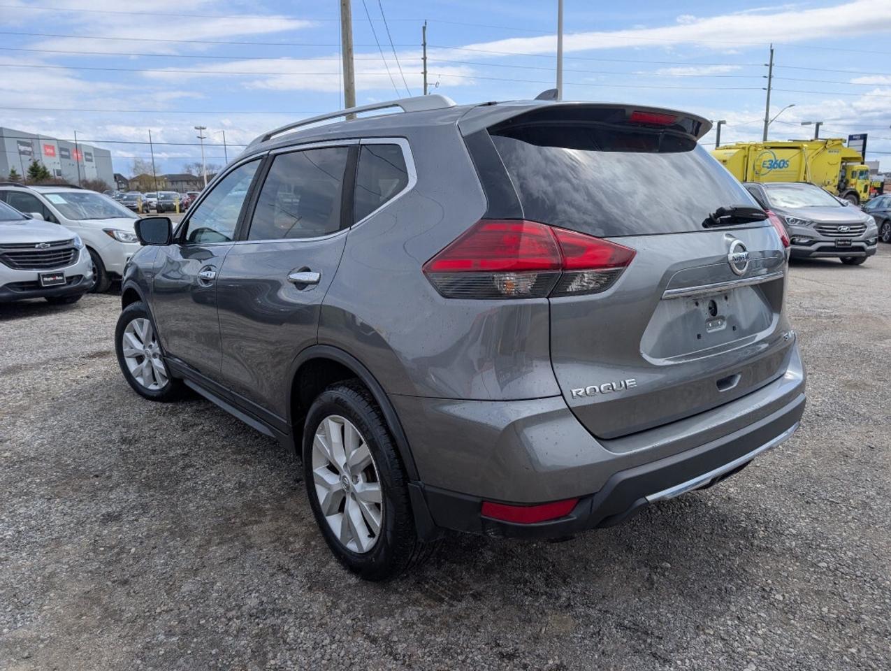 2017 Nissan Rogue SV TECH AWD   NAV   PANOROOF   CAMERA   HTD SEATS Photo