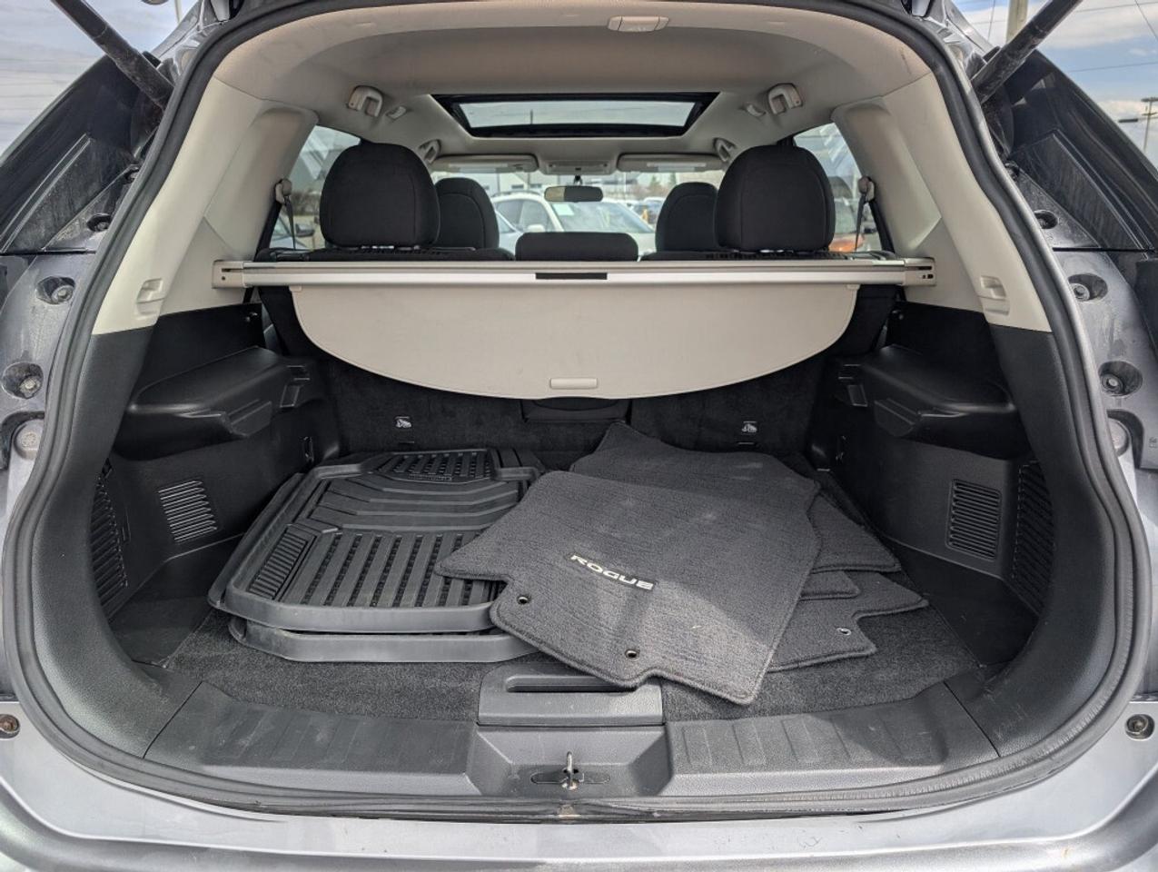 2017 Nissan Rogue SV TECH AWD   NAV   PANOROOF   CAMERA   HTD SEATS Photo