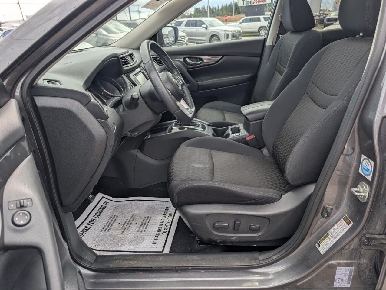 2017 Nissan Rogue SV TECH AWD   NAV   PANOROOF   CAMERA   HTD SEATS Photo