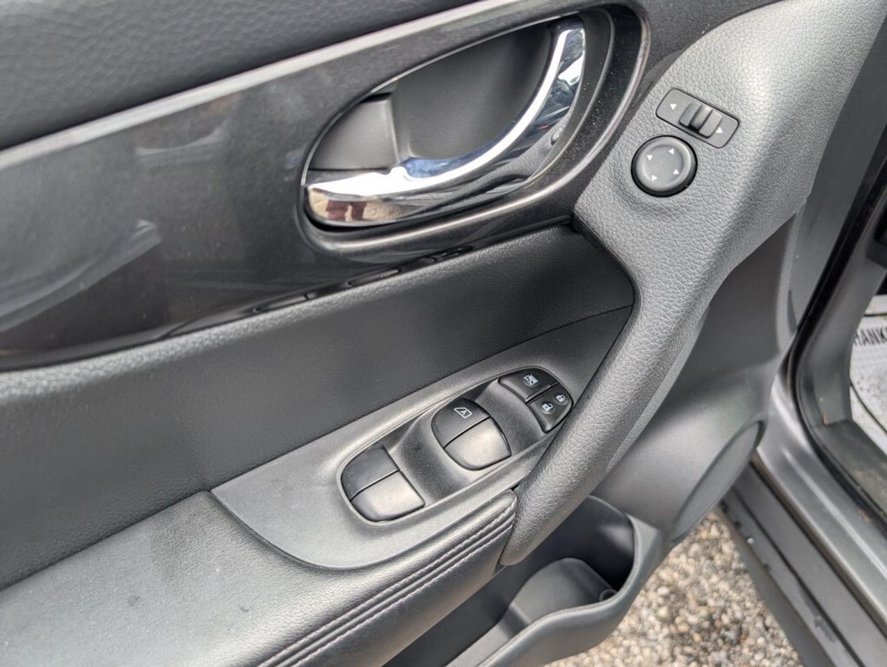2017 Nissan Rogue SV TECH AWD   NAV   PANOROOF   CAMERA   HTD SEATS Photo