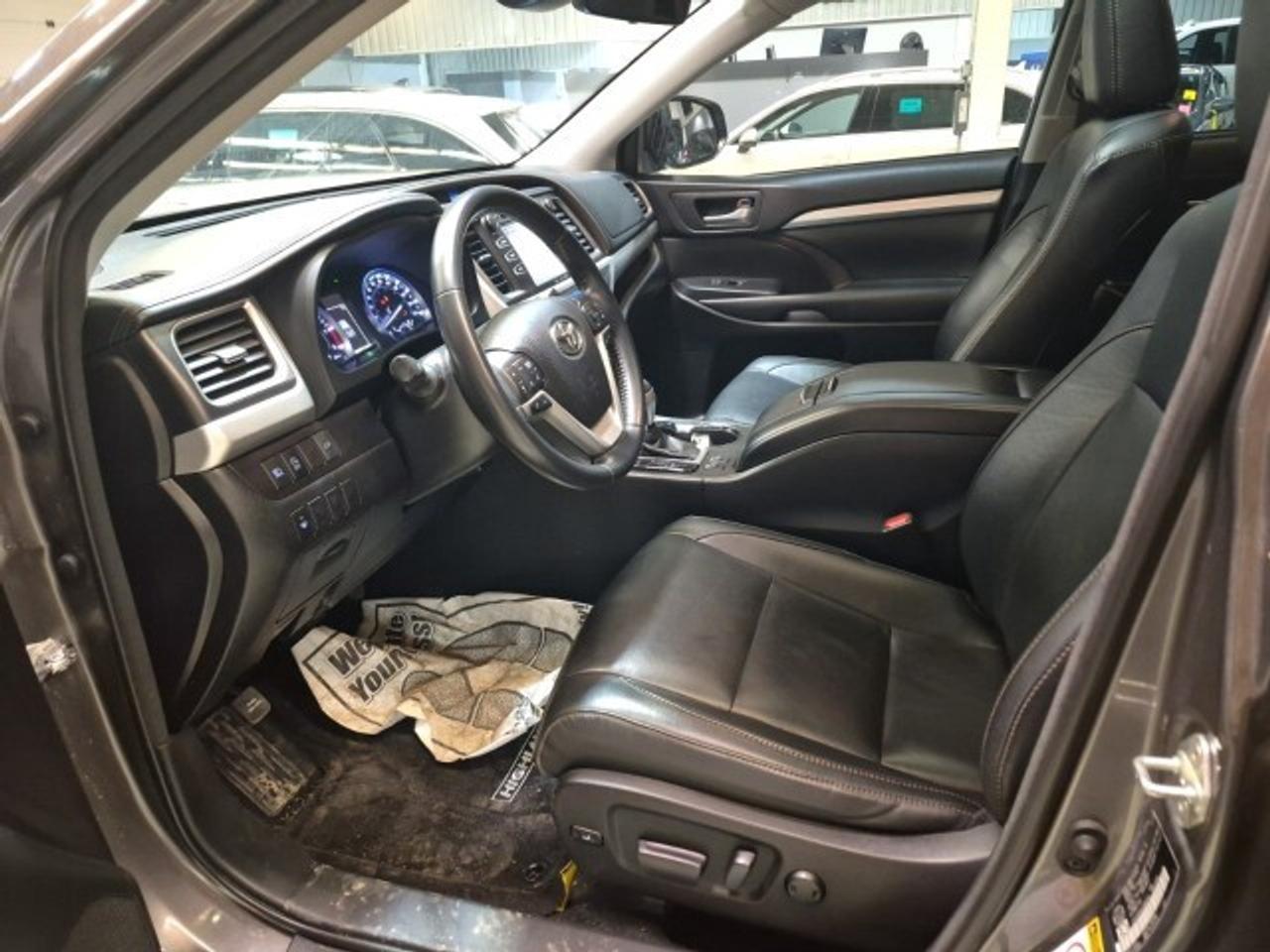 2018 Toyota Highlander AWD XLE Photo2