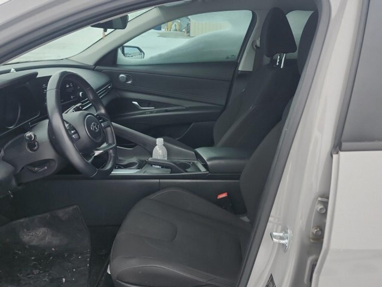 2022 Hyundai Elantra Preferred IVT Photo