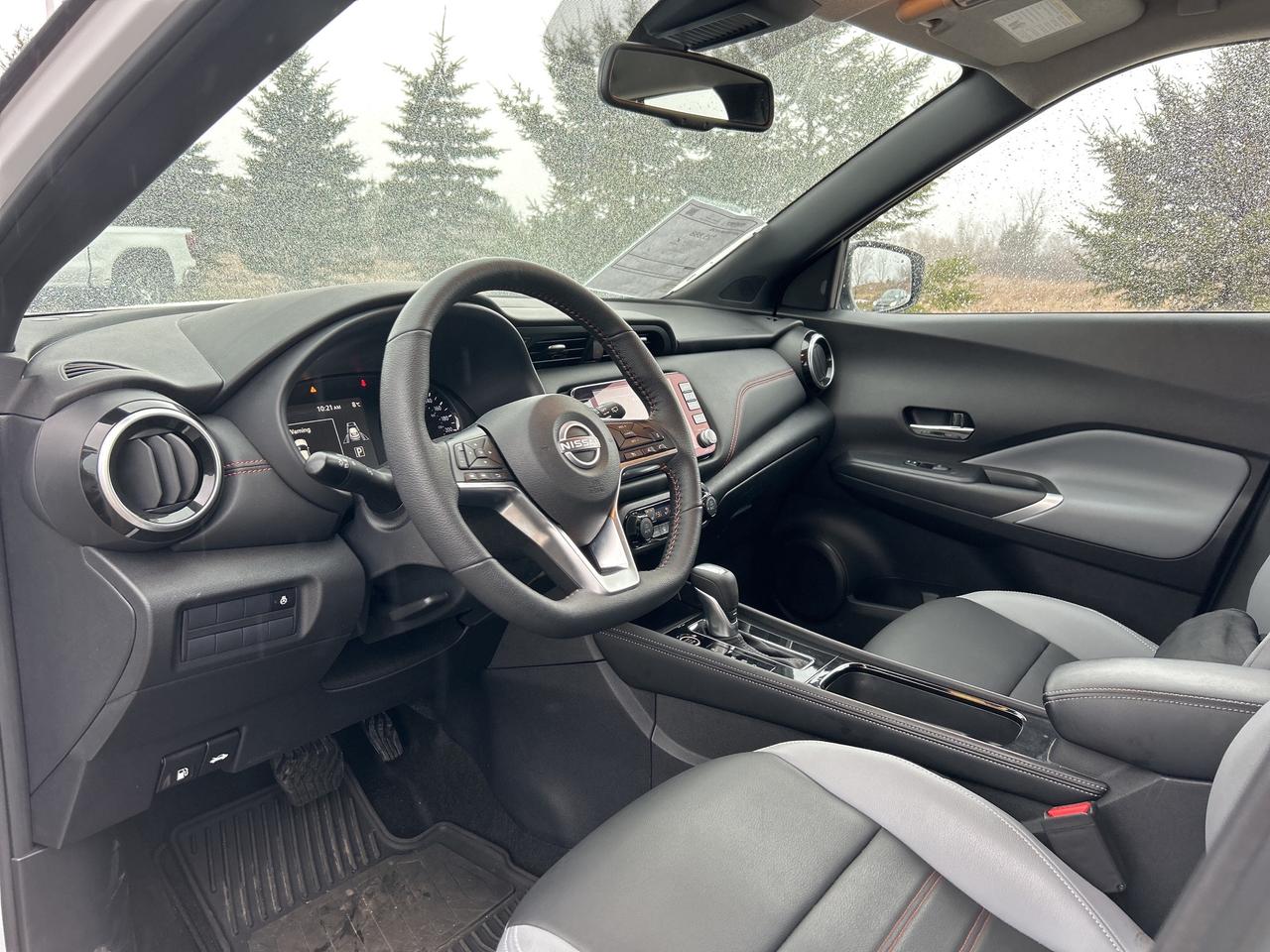 2024 Nissan Kicks SR FWD   Leather   Heated Seats & Steering Wheel Photo