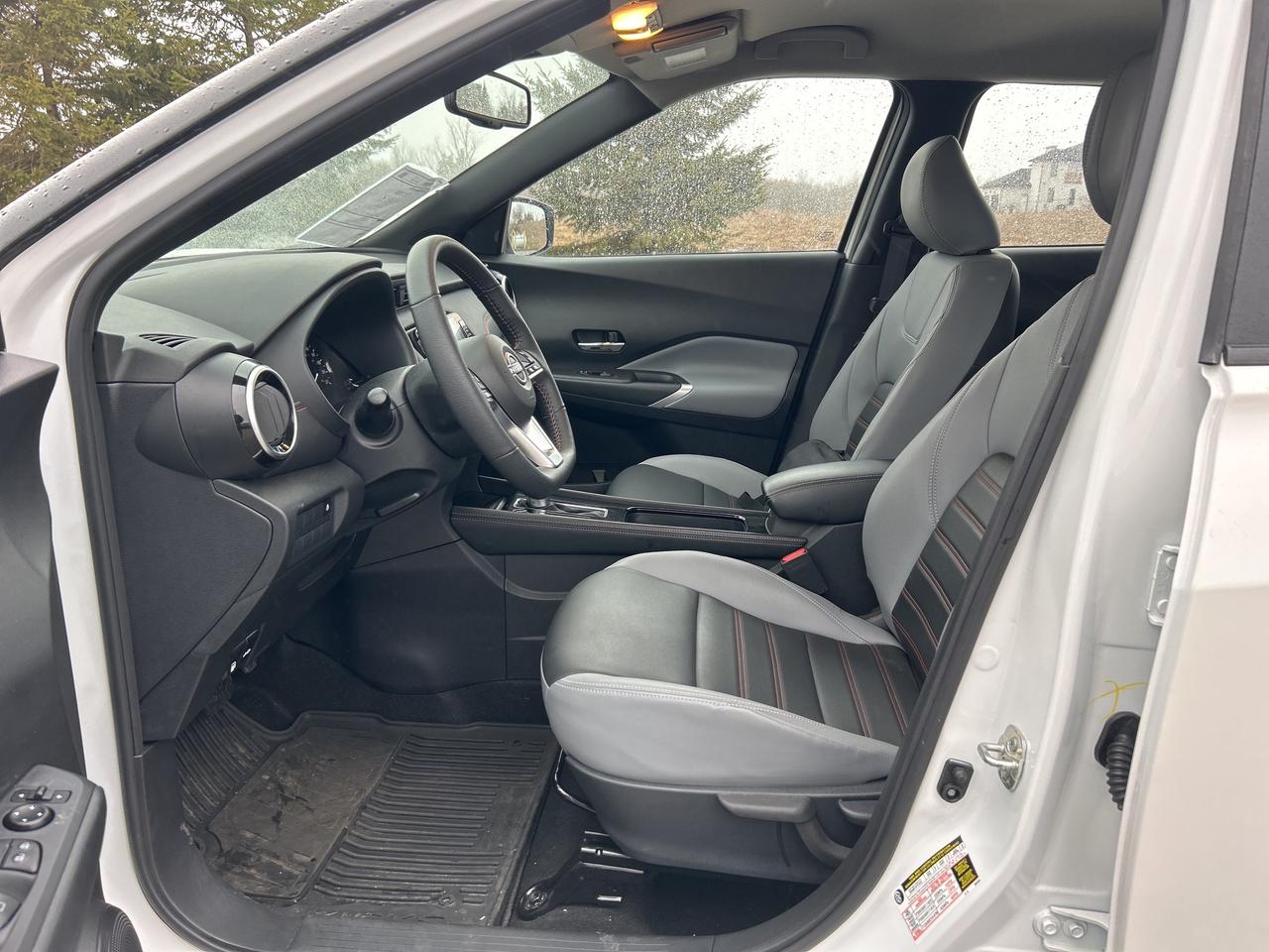 2024 Nissan Kicks SR FWD   Leather   Heated Seats & Steering Wheel Photo