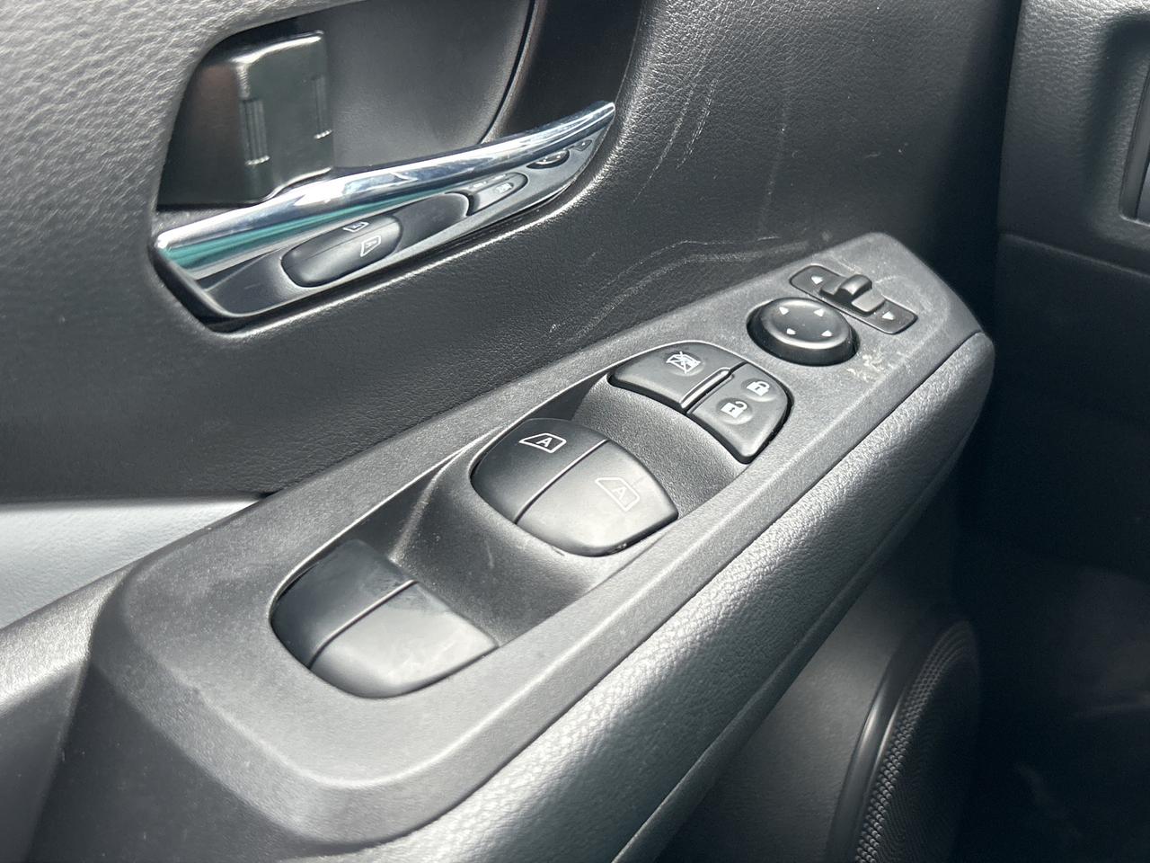 2024 Nissan Kicks SR FWD   Leather   Heated Seats & Steering Wheel Photo